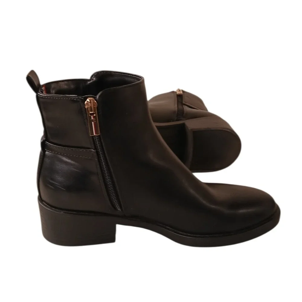 Tommy‎ Hilfiger Black Leather Ankle Boots Women's 6.5 Side Zip Gold TH Logo - Picture 6 of 16